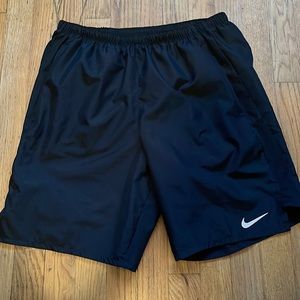 men’s medium black nike Dri-Fit shortd